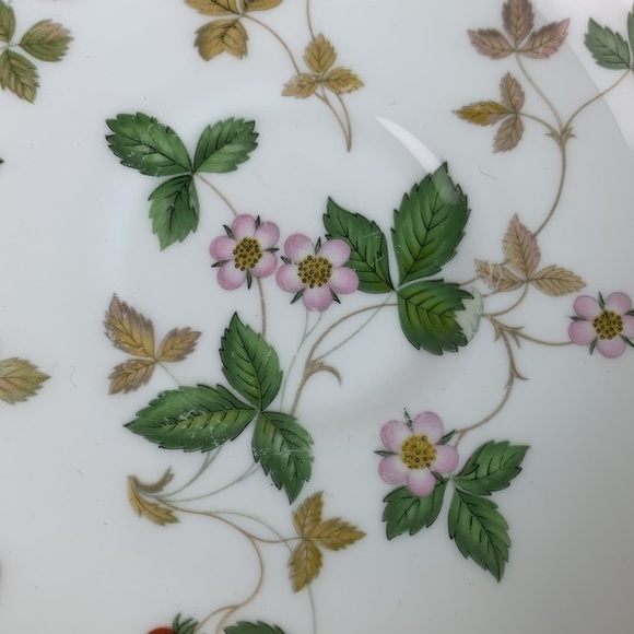 Wedgewood bone china tea / coffee cup & saucer set, Wild Strawberry EUC - Picture 5 of 10